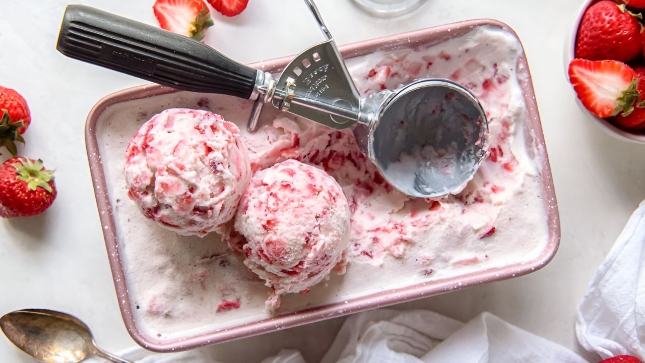 eggless-strawberry-ice-cream-recipe